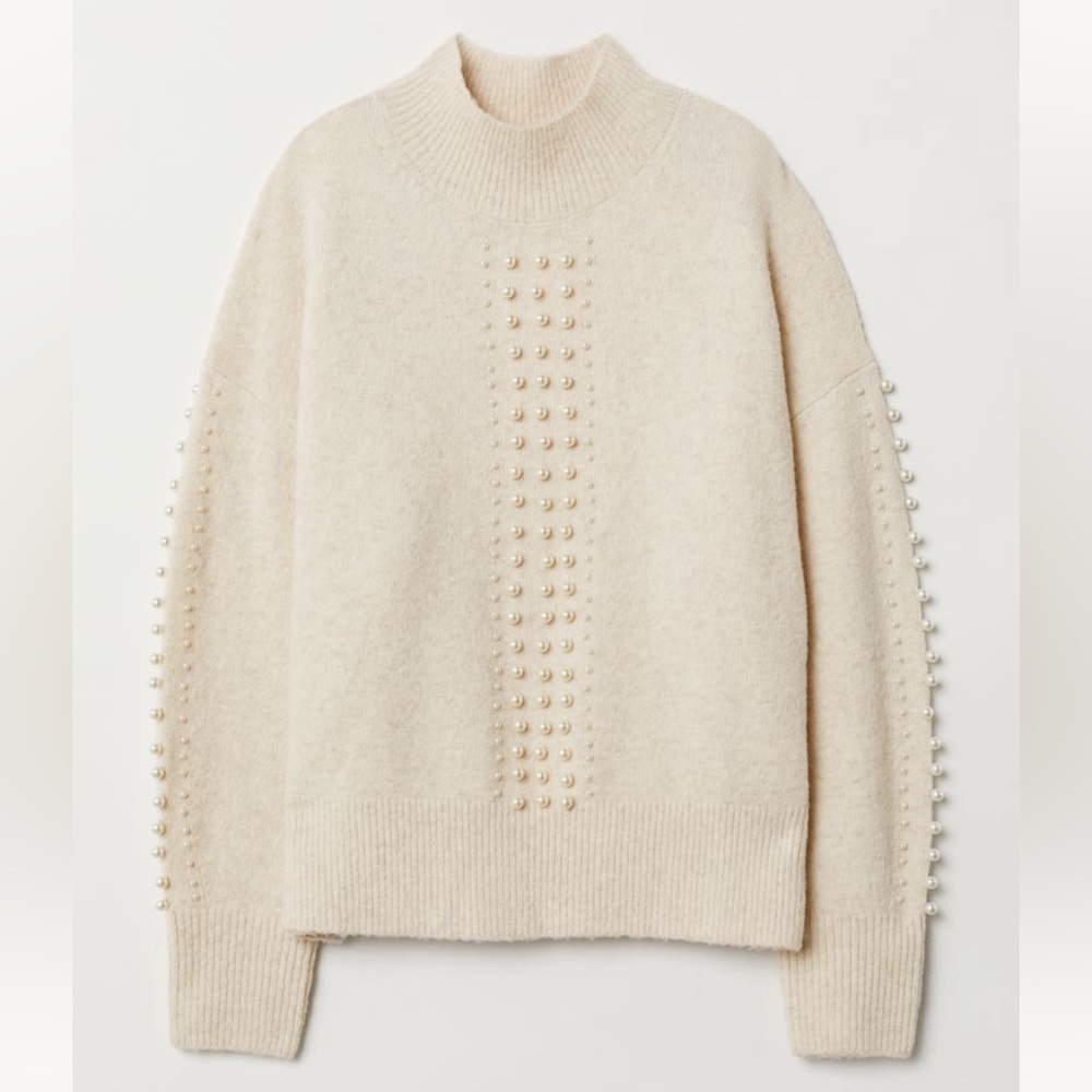 🄷&🄼 Soft Knit Sweater with pearl detail size M